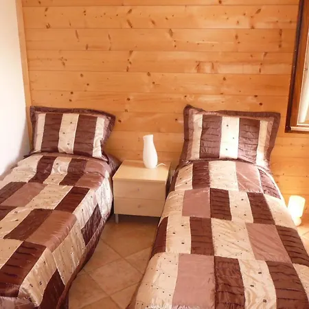 Sleeps 10 Pool * Plesio